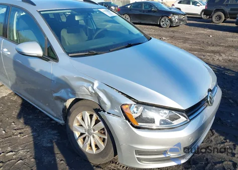 2016 Volkswagen Golf Sportwagen Tsi S 4-Door z USA, uszkodzony, nr VIN 3VWC17AU1GM510883